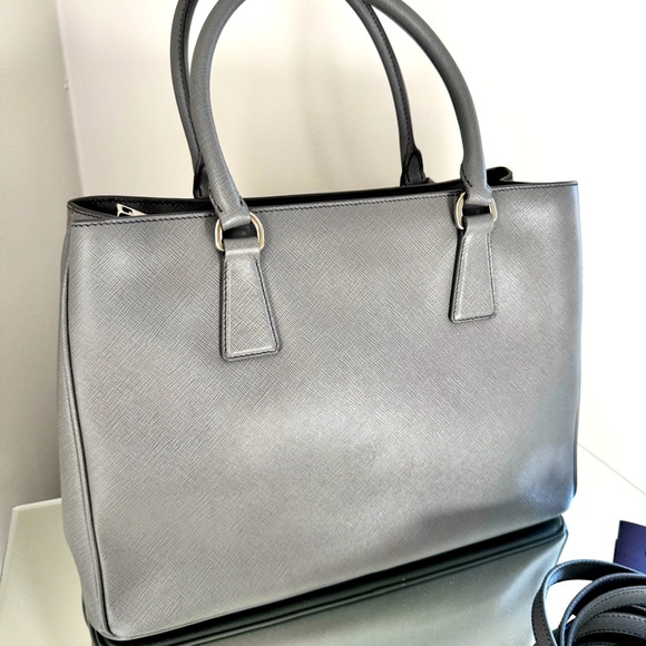 PRADA SAFFIANO LUX TOTE - Picture 6 of 7